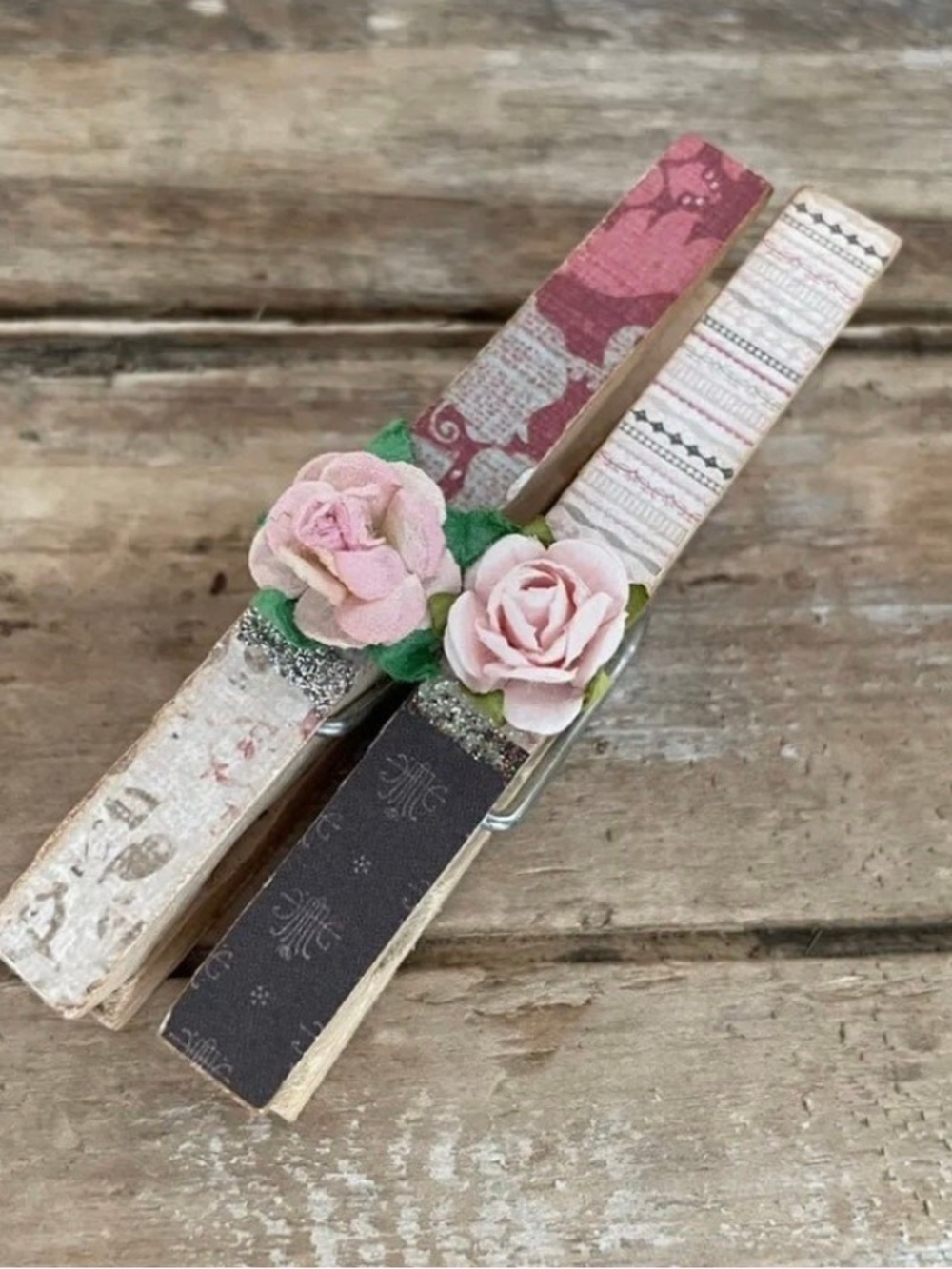Shabby Chic Handcrafted 2-pc Clothespins Clips NEW